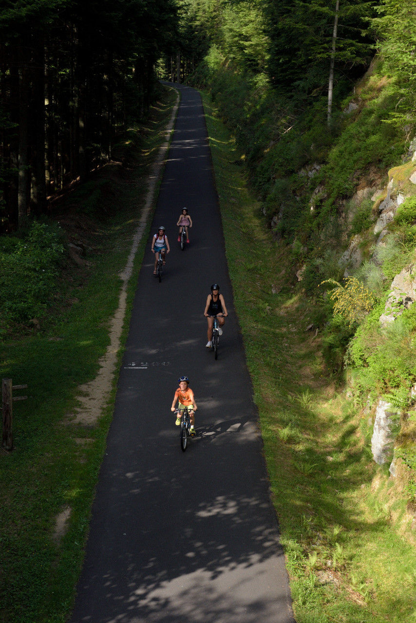 une escapade à vélo sur la véloroute Via Fluvia en Haute-Loire @vezin